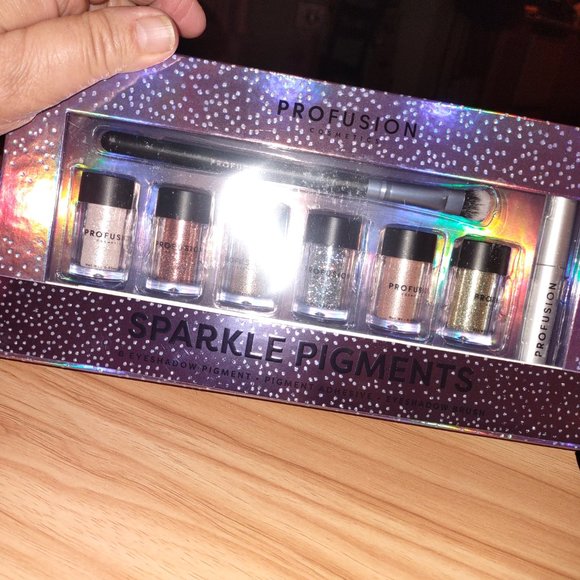 Profusion SPARKLE PIGMENTS - set of 6 colors with brush and adhesive - Picture 3 of 6